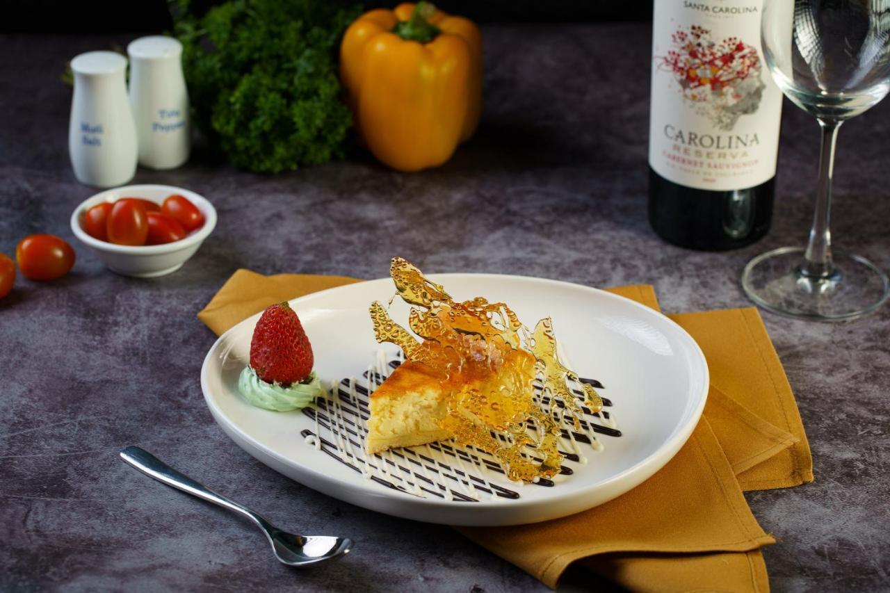 Grand Sunrise Palace Hoi An- A Luxury Indochine Hotel & Spa Εξωτερικό φωτογραφία A cheesecake with a caramel lattice